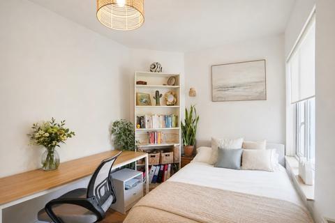 3 bedroom flat for sale, Ashbourne Avenue, London NW11