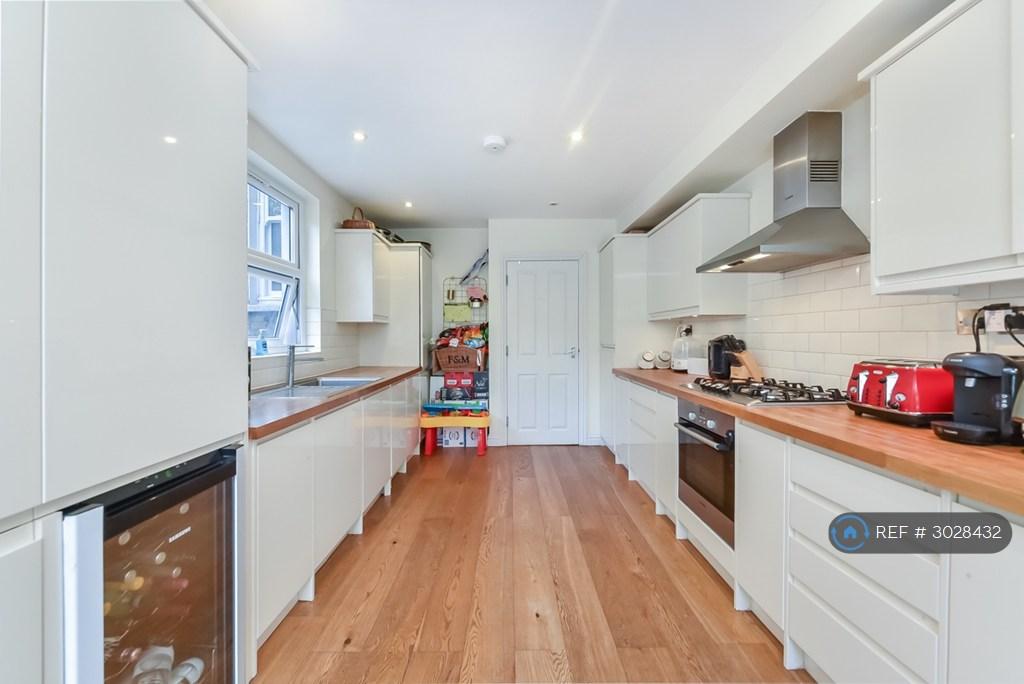 Apartment in London - View 3