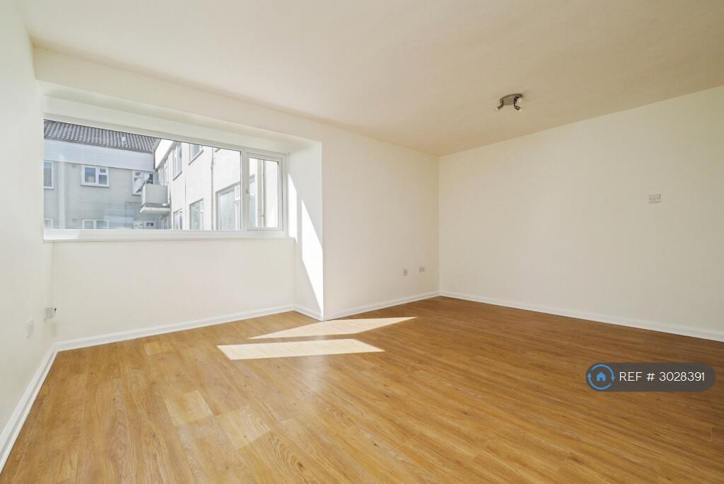 Apartment in Nottingham - View 3