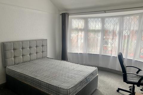 4 bedroom house to rent, School Grove, Manchester, M20