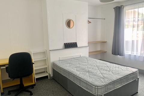 4 bedroom house to rent, School Grove, Manchester, M20