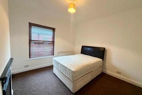 2 bedroom terraced house to rent, Newport Street, Manchester, M14