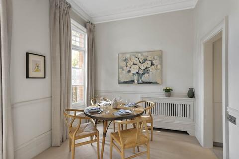 3 bedroom flat for sale, Tite Street, London SW3