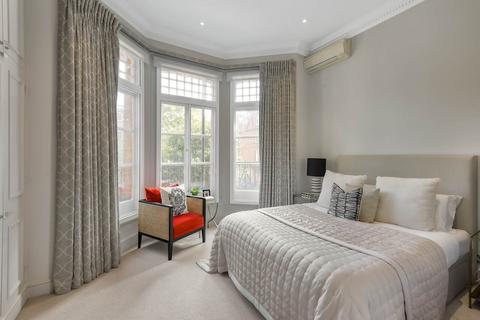 3 bedroom flat for sale, Tite Street, London SW3