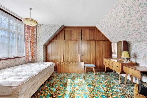 2 bedroom semi-detached bungalow for sale, Cherrydown Close, Chingford