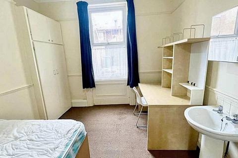 6 bedroom terraced house to rent, The Brae, Sunderland, SR2