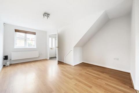 2 bedroom semi-detached house to rent, Dunlin Court, Bicester, OX26