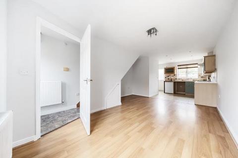 2 bedroom semi-detached house to rent, Dunlin Court, Bicester, OX26