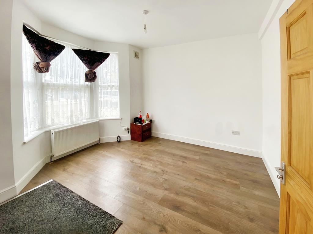 House in London, Plashet - View 2