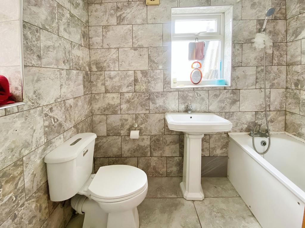 House in London, Plashet - View 4