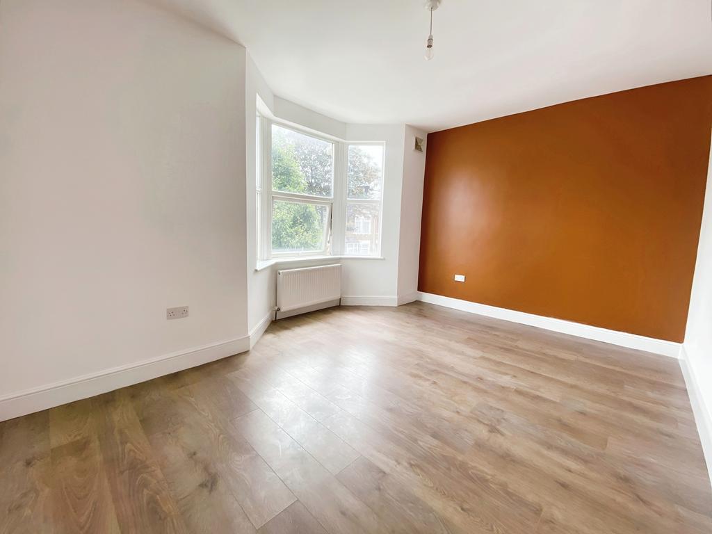 House in London, Plashet - More