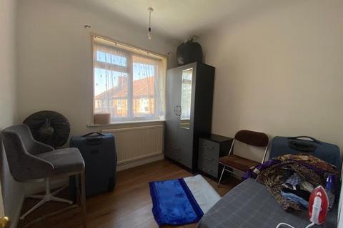 3 bedroom terraced house to rent, Morden SM4
