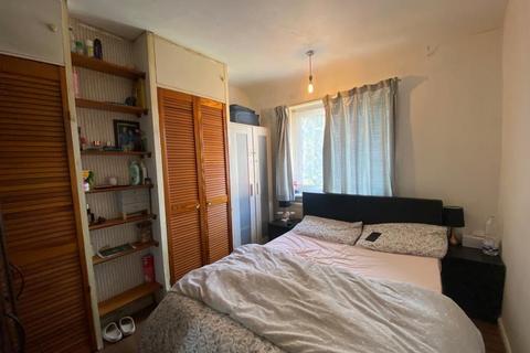 3 bedroom terraced house to rent, Morden SM4
