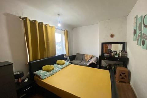 3 bedroom terraced house to rent, Morden SM4