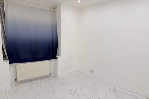 3 bedroom terraced house to rent, Mitcham CR4