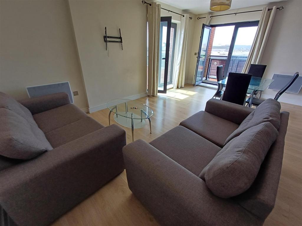 Apartment in Cardiff - View 3