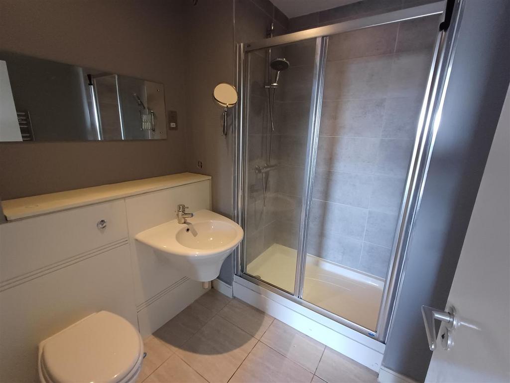 Apartment in Cardiff - More
