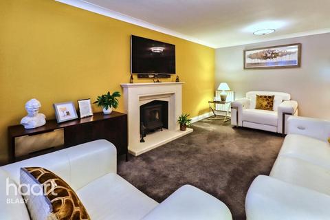 4 bedroom detached house for sale, Charles Way, Leicester