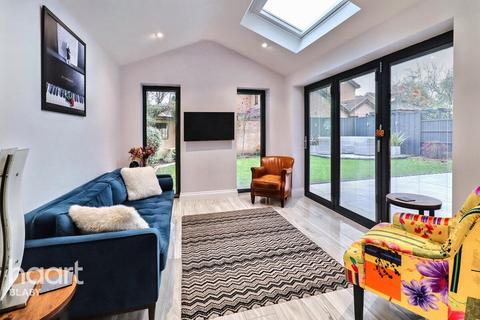 4 bedroom detached house for sale, Charles Way, Leicester