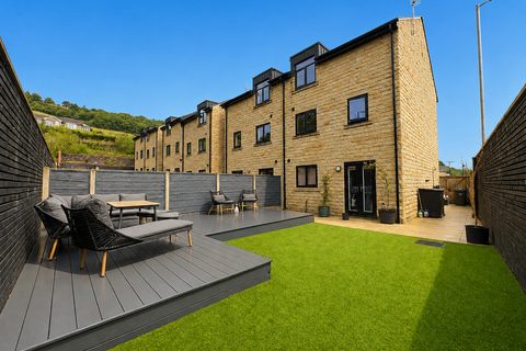 4 bedroom semi-detached house for sale, Cinder Close, Todmorden OL14