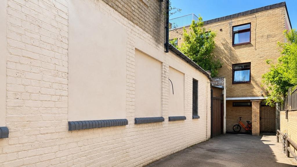 Apartment in London - View 5