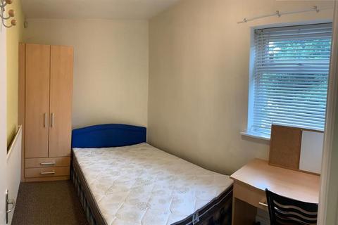 4 bedroom flat to rent, 331a Wilmslow Road, Manchester M14