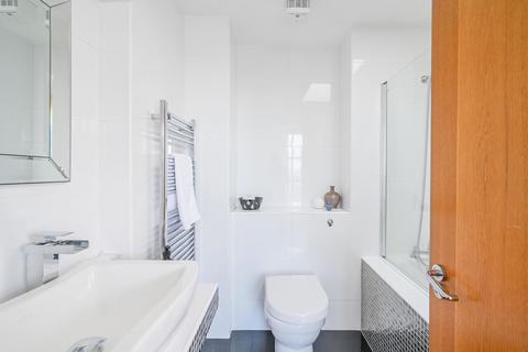 3 bedroom flat for sale, Barrier Point Road, Royal Docks, London, E16