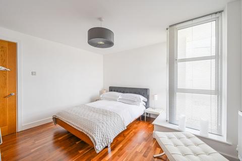 3 bedroom flat for sale, Barrier Point Road, Royal Docks, London, E16