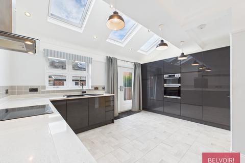3 bedroom detached house to rent, Beechley Road, Wrexham, LL13