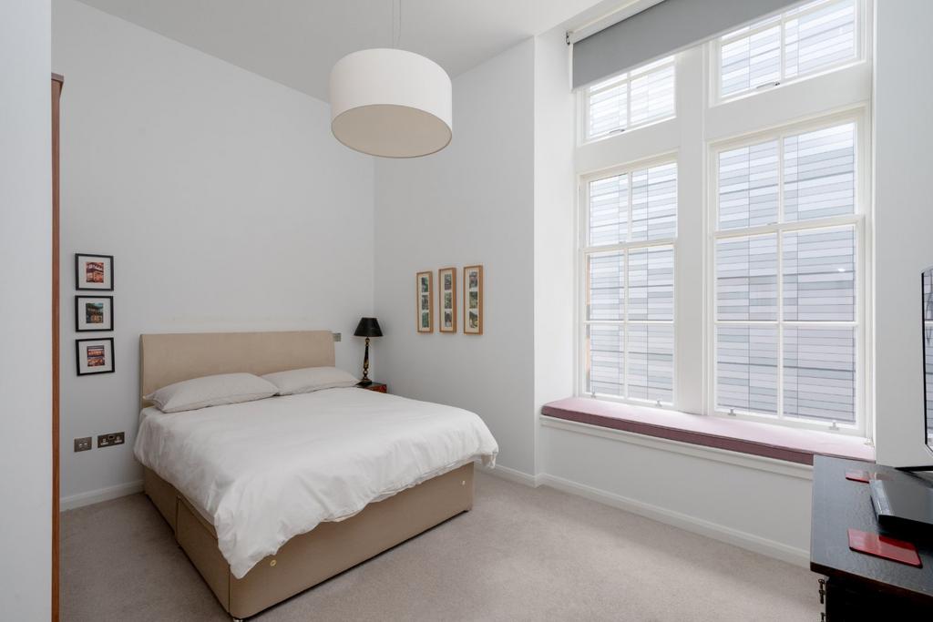 Apartment in Edinburgh - More