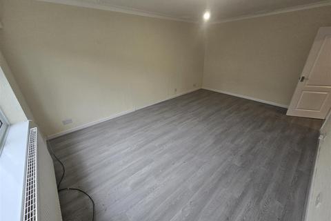2 bedroom flat to rent, Albert Avenue, Prestwich