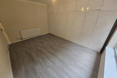 2 bedroom flat to rent, Albert Avenue, Prestwich
