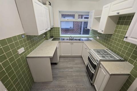 2 bedroom flat to rent, Albert Avenue, Prestwich