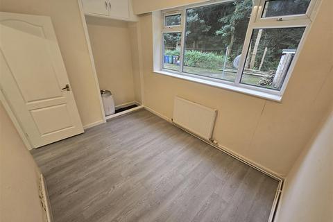 2 bedroom flat to rent, Albert Avenue, Prestwich