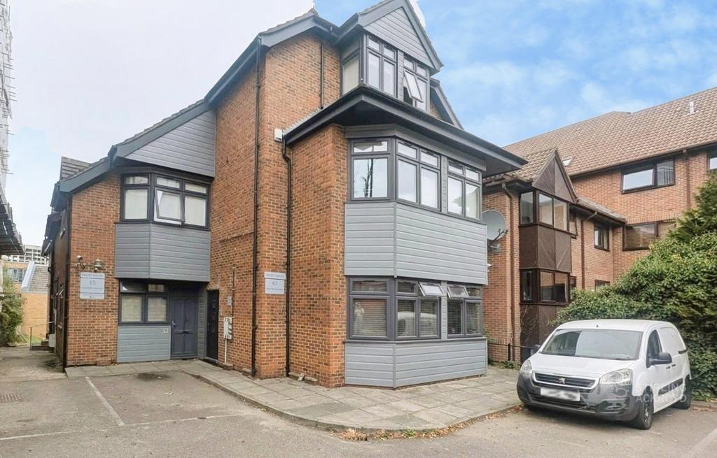 Apartment in Purley - View 2