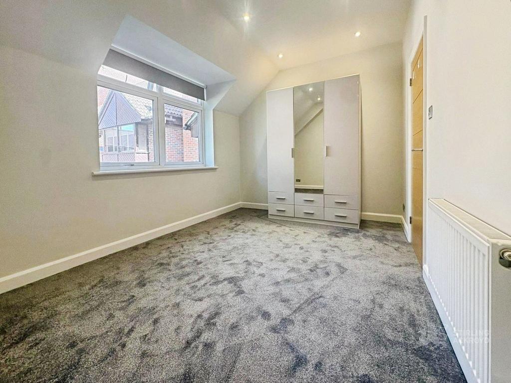 Apartment in Purley - More