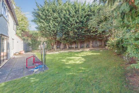 4 bedroom detached house for sale, Eastbury Road, Northwood HA6