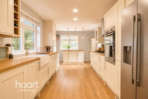 4 bedroom semi-detached house for sale, Bromley BR1
