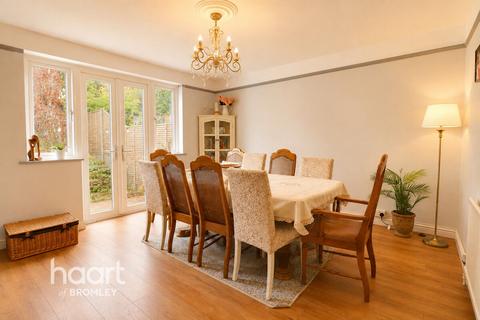 4 bedroom semi-detached house for sale, Bromley BR1