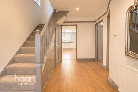 4 bedroom semi-detached house for sale, Bromley BR1