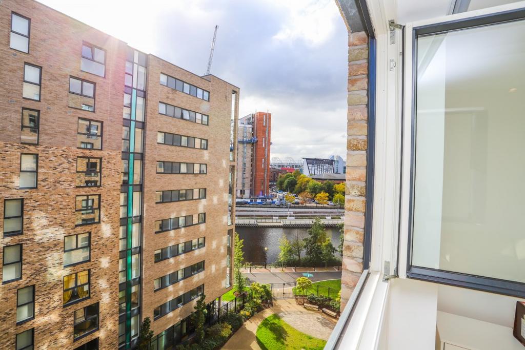 Apartment in Salford, Greater Manchester - More