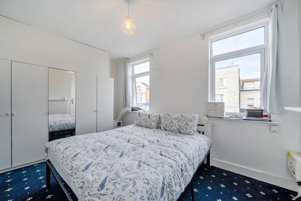 House in London - View 2