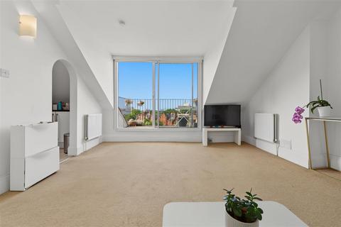 1 bedroom flat for sale, Belsize Crescent, Belsize Village, London, NW3
