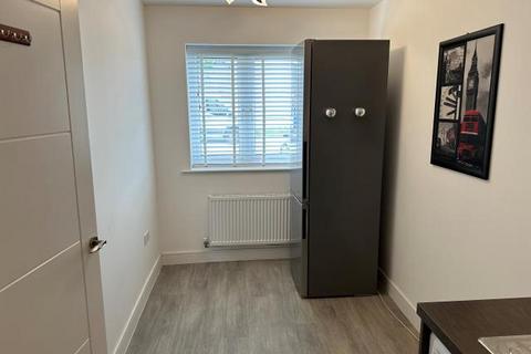 2 bedroom semi-detached house to rent, Chester Road, Bicester, OX26