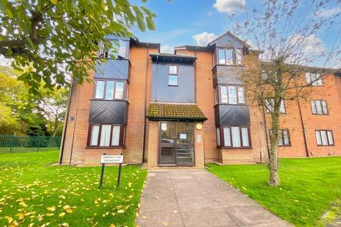 Studio to rent, Amberley Way, Uxbridge, UB10