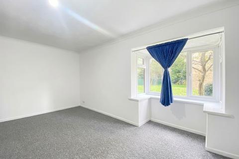 Studio to rent, Amberley Way, Uxbridge, UB10