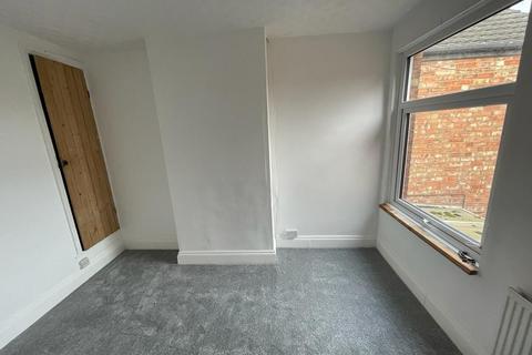 2 bedroom terraced house to rent, Salisbury Avenue, Melton Mowbray, LE13