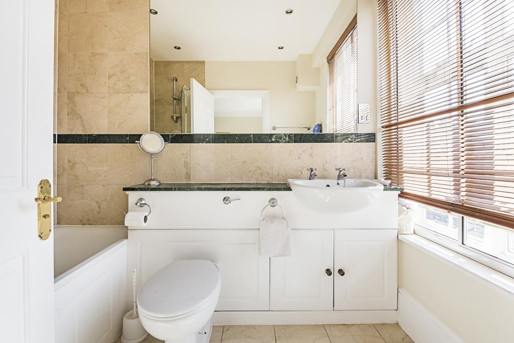 Apartment in London - More