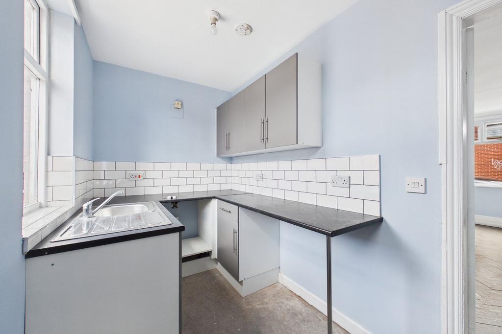 House in Leeds, West Yorkshire - View 5