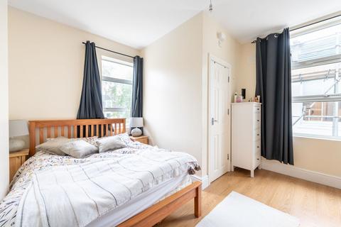 1 bedroom flat to rent, Tremadoc Road, Clapham High Street, London, SW4